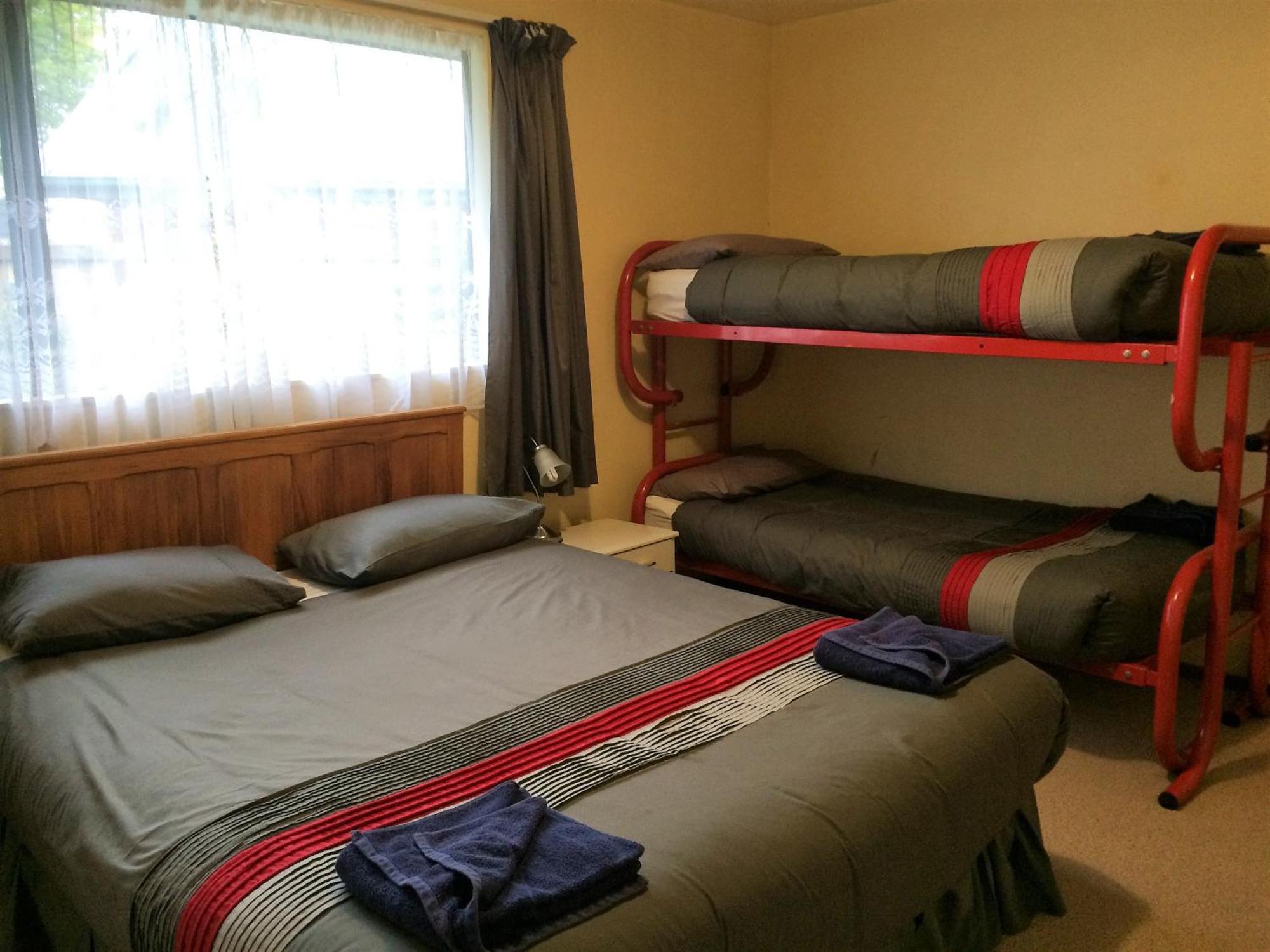 Cedar Chalets And Barkers Lodge Methven Bilik gambar