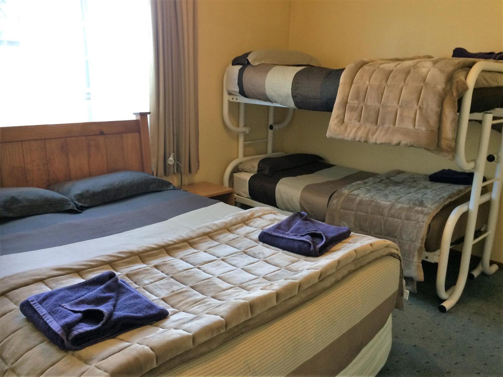 Cedar Chalets And Barkers Lodge Methven Bilik gambar